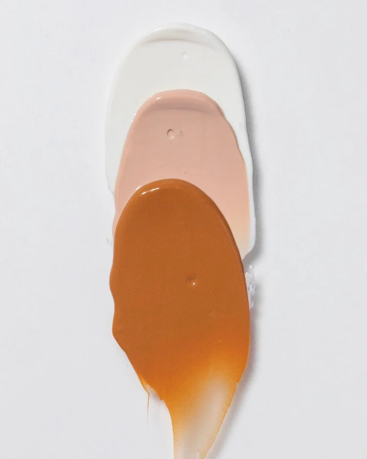 Extreme Protect SPF 40 de la marca Is Clinical: Tres variantes de colores existentes