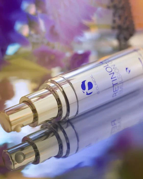 Retinol + Emulsion 1.0 de la marca Is Clinical: Primer plano del producto