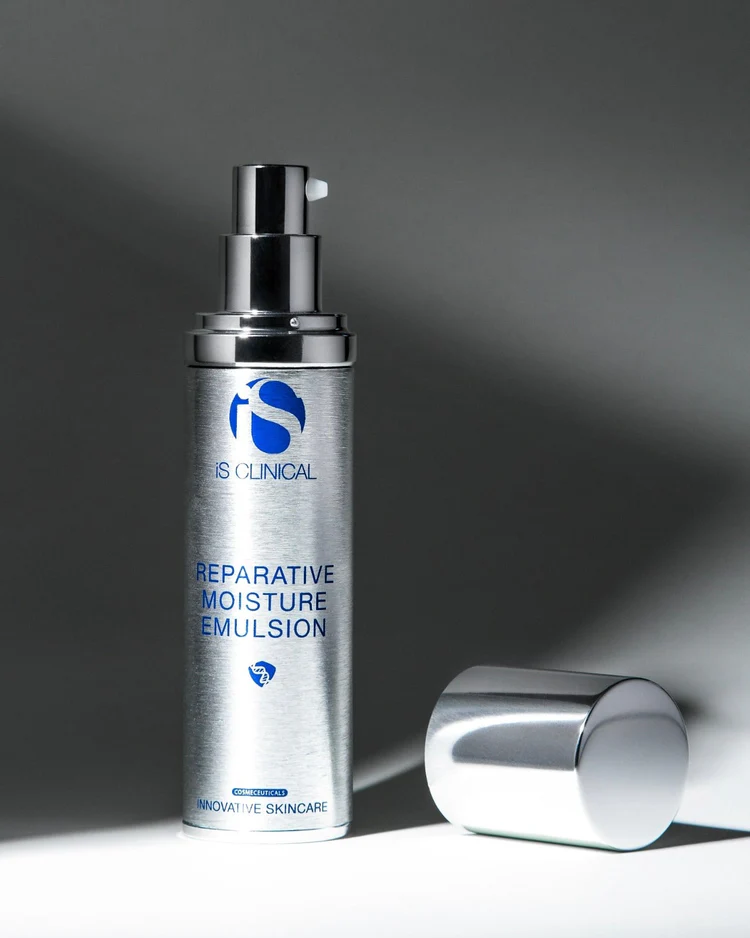 Reparative Moisture Emulsion de la marca Is Clinical: Mostrar producto sin tapón