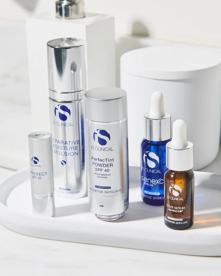 Reparative Moisture Emulsion de la marca Is Clinical: Conjunto de productos de Is Clinical