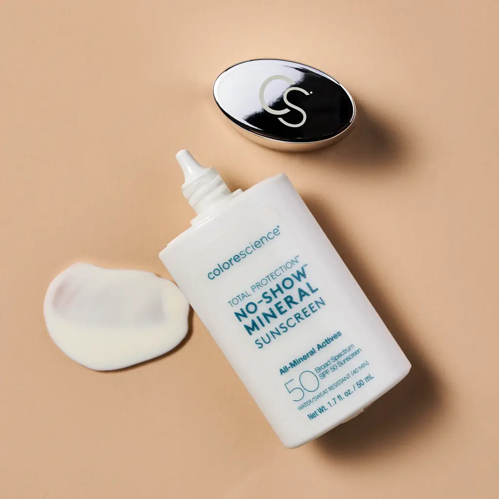 Total Protection® No-Show Mineral Sunscreen SPF 50 de la marca Colorscience: Recipiente y textura