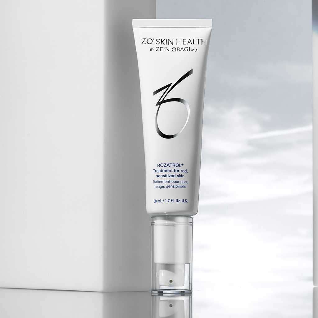 Rozatrol de la marca ZO SKIN HEALTH: Producto sonbre fondo cielo