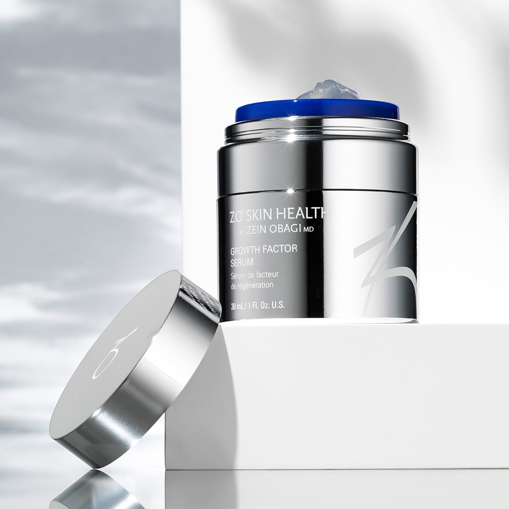 Growth Factor Serum de la marca ZO SKIN HEALTH: Producto sobre geometria blanca con fondo cielo