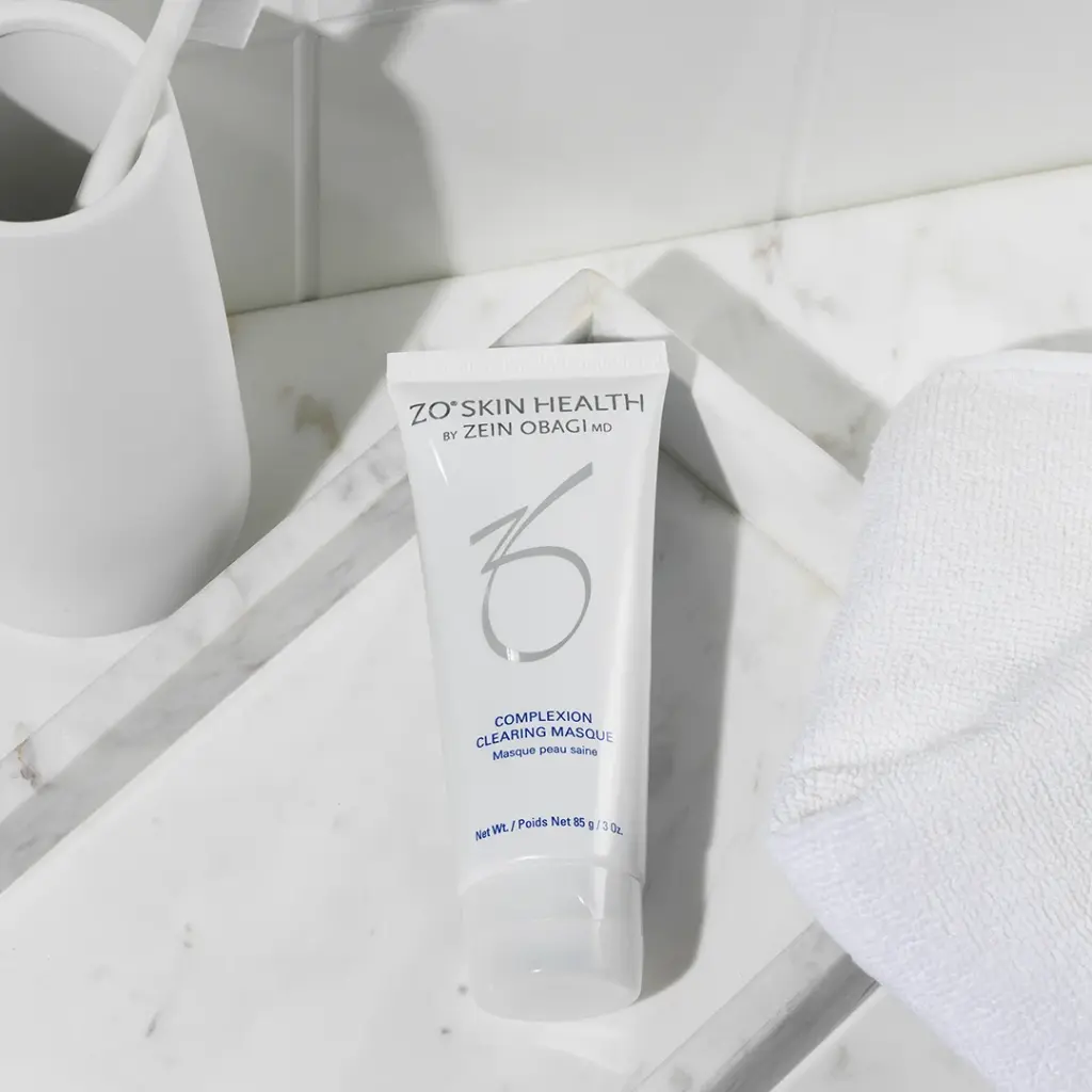 Complexion Clearing Masque de la marca ZO SKIN HEALTH: Producto sobre algodón tamaño