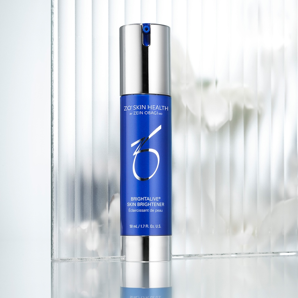 Brightalive de la marca ZO SKIN HEALTH: Producto sobre fondo cristal