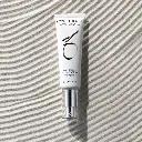 10% Vitamin C de la marca ZO SKIN HEALTH: Producto vista superior en suelo textura arenosa