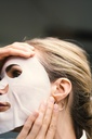 Hyaluronic Acid Face Mask de la marca croma: Aplicación del producto en cara
