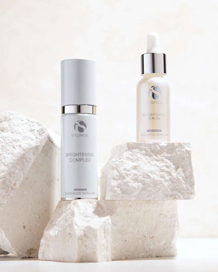 Brightening Serum de la marca Is Clinical: Mostrar producto junto a Brightening Complex de Is Clinical